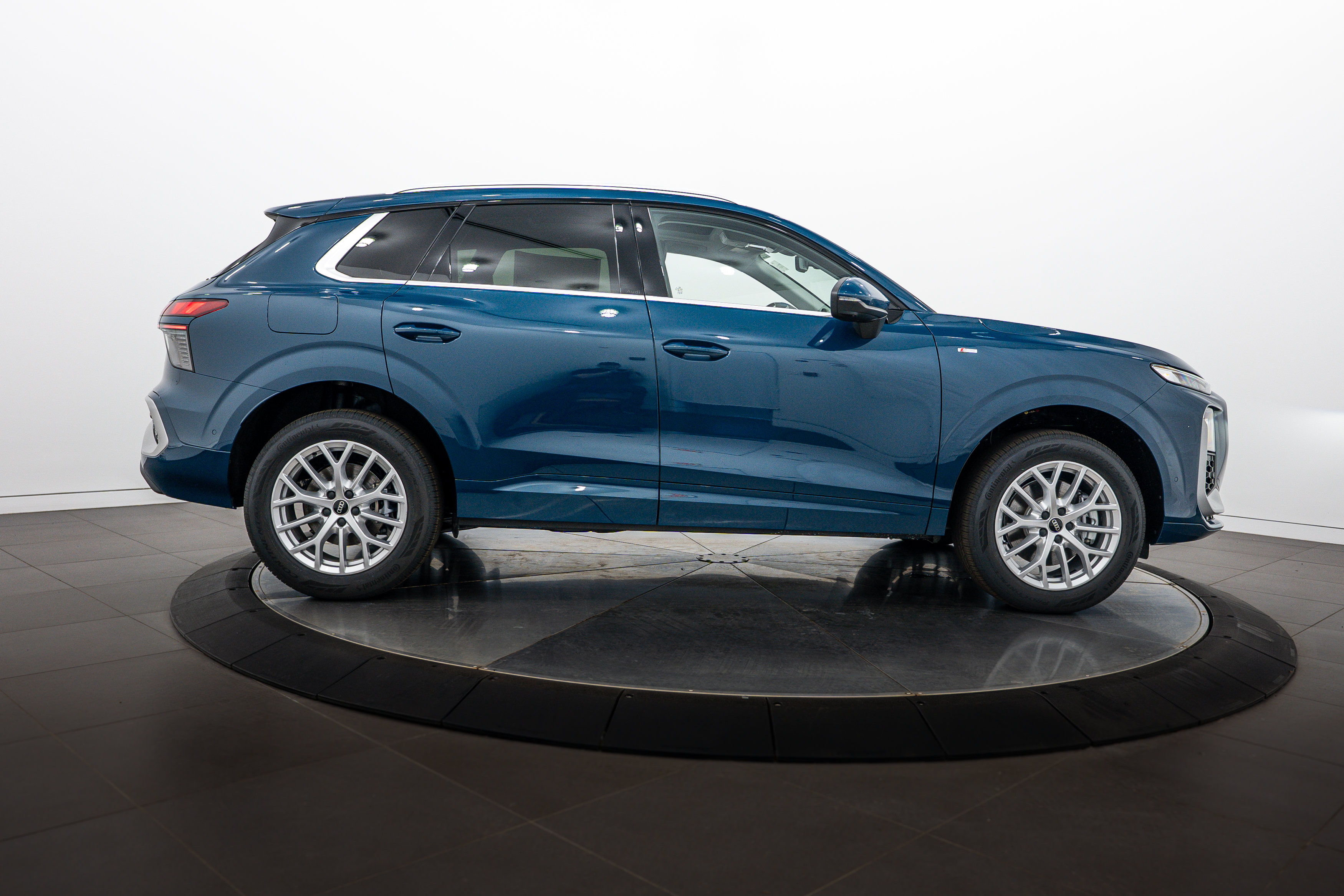 New 2026 Audi Q3 quattro 2.0T AWD/4WD image 3