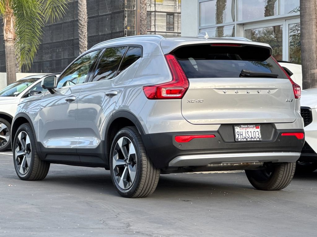 Certified 2023 Volvo XC40 B5 Ultimate image 3