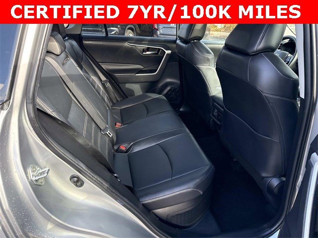 Used 2021 Toyota RAV4 XLE Premium image 11