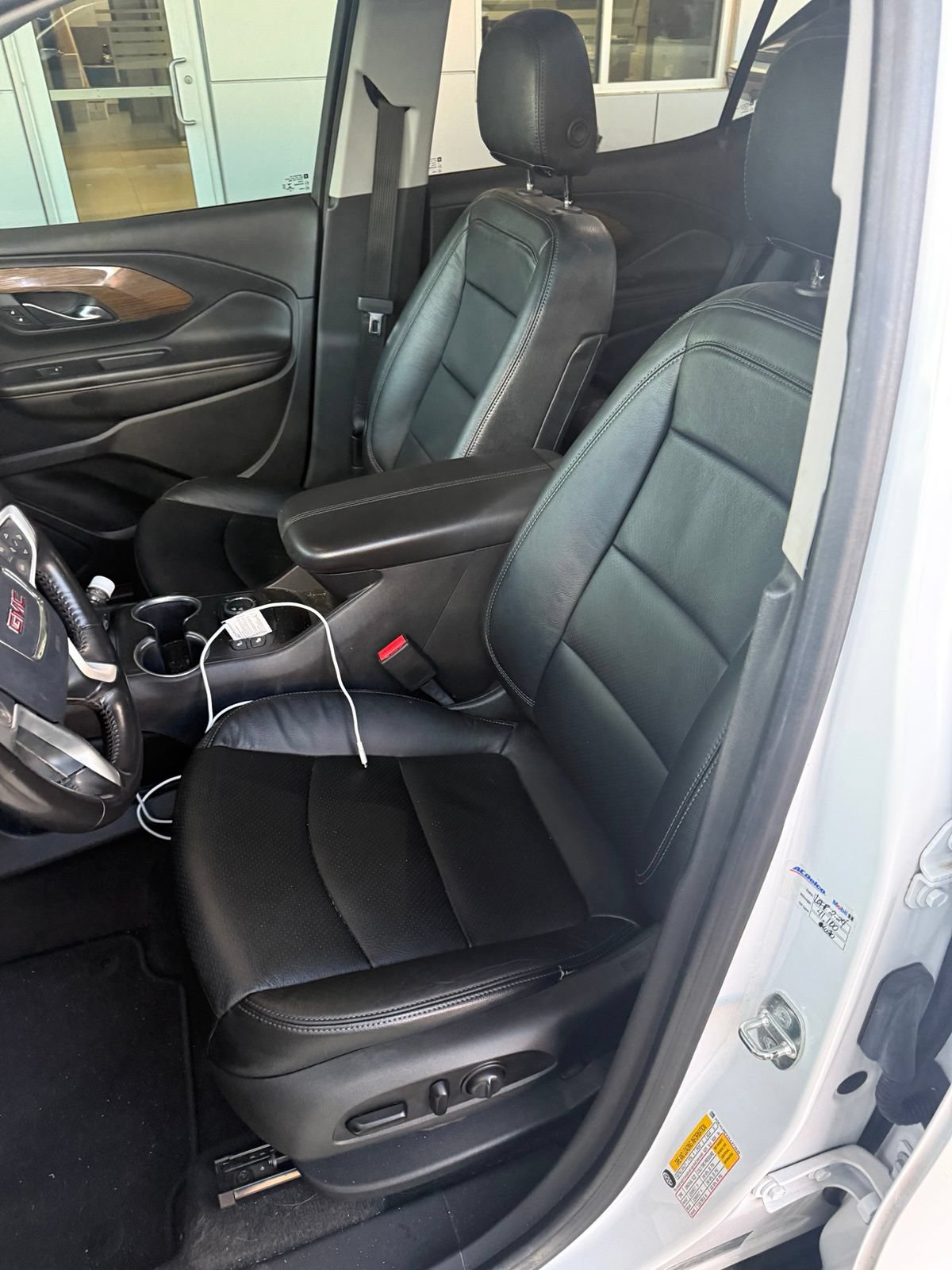 Used 2020 GMC Terrain SLE w/ Driver Convenience Package FWD image 2