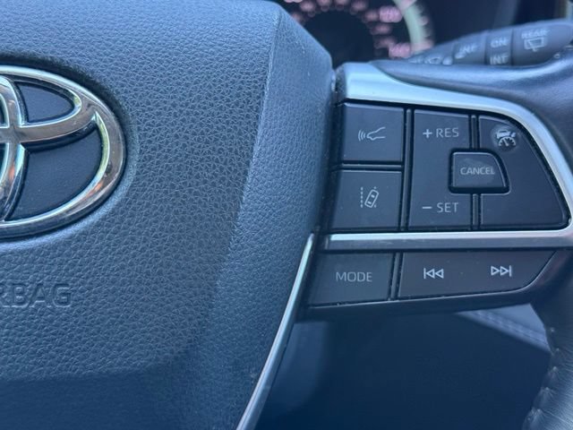 Used 2022 Toyota Highlander LE AWD/4WD image 28
