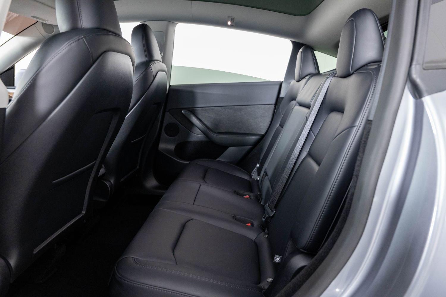 Used 2025 Tesla Model Y Long Range RWD image 18