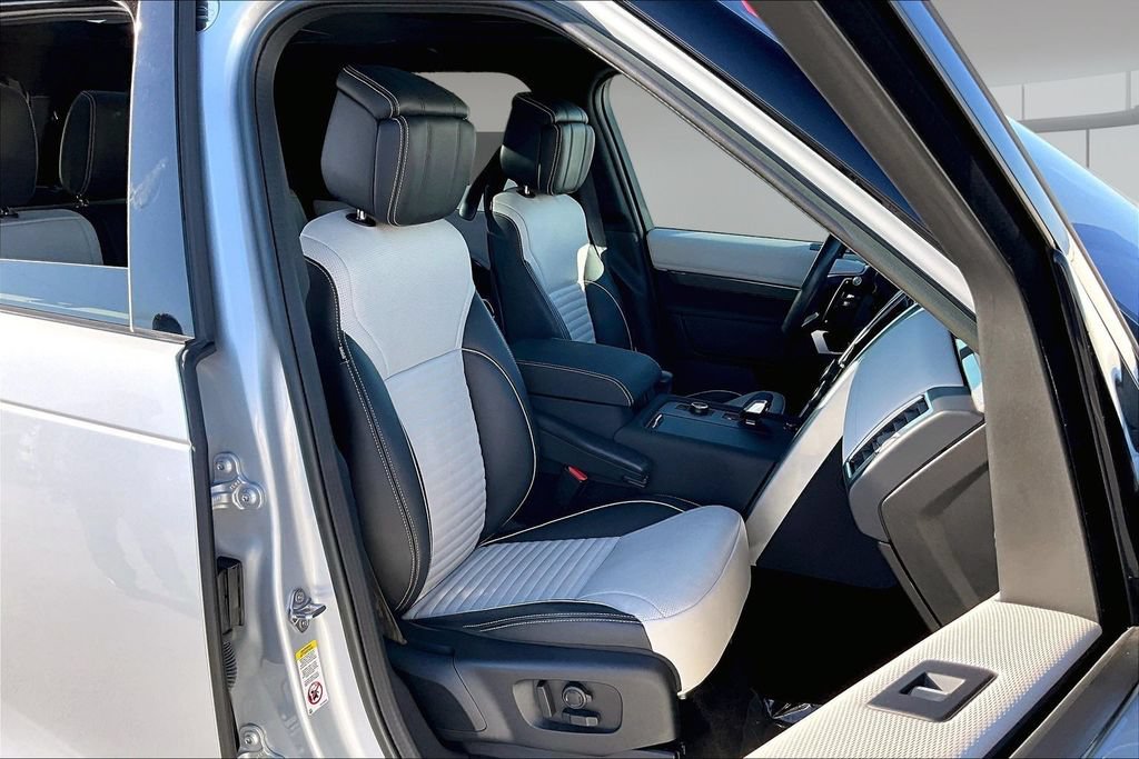 Certified 2023 Land Rover Discovery Metropolitan Edition AWD/4WD image 27