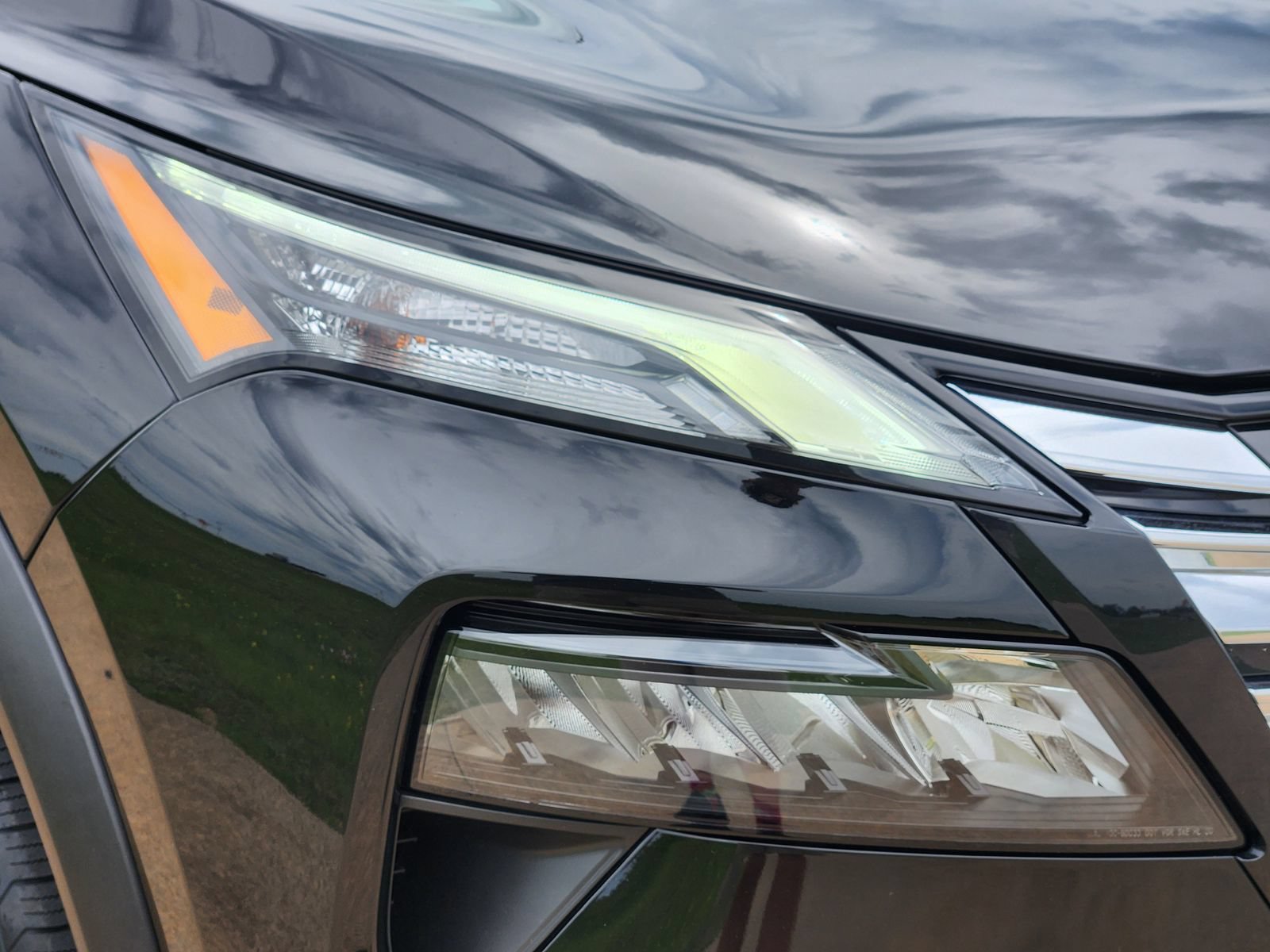 Used 2024 Nissan Rogue SV FWD image 11