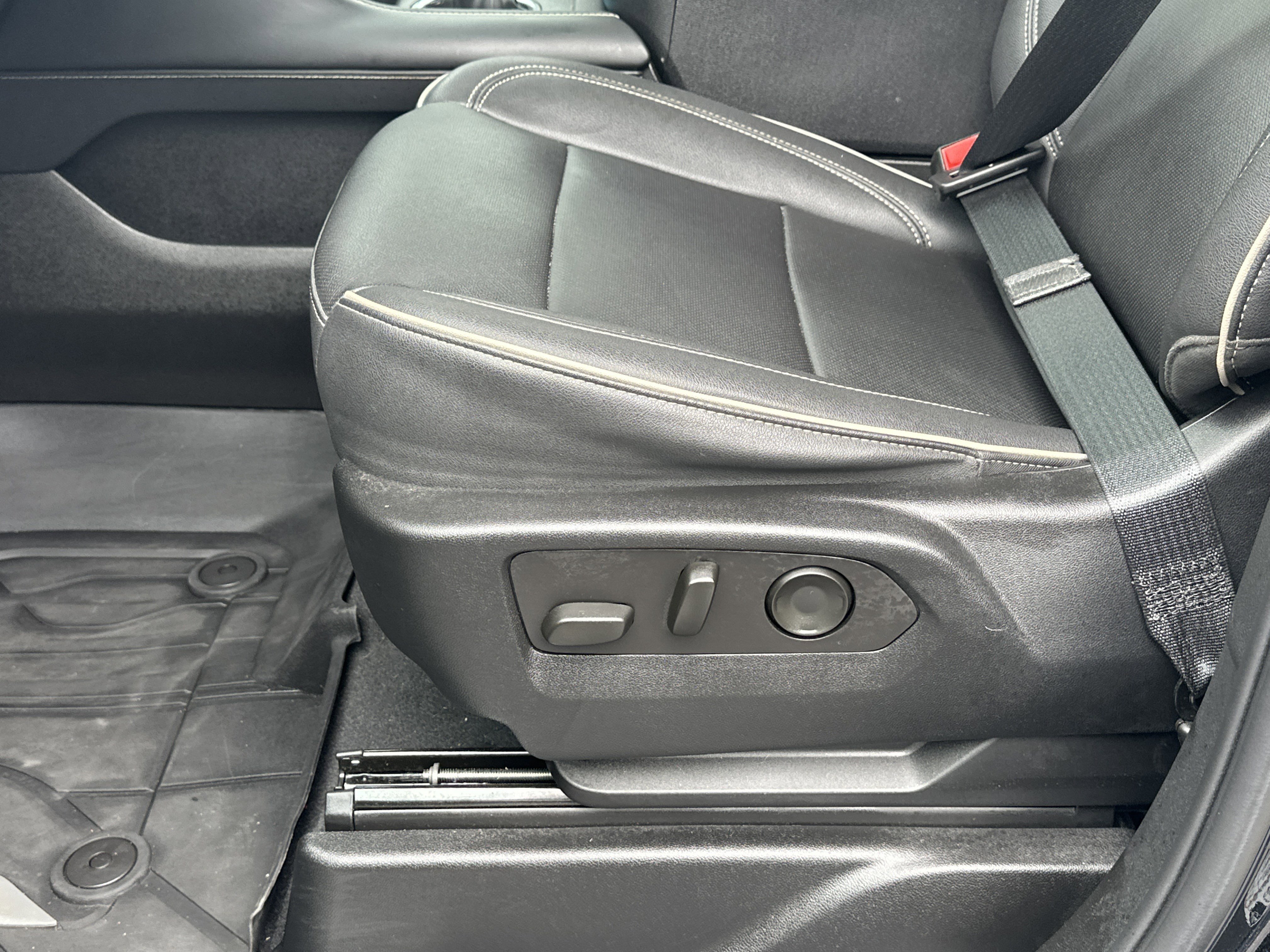 Used 2023 Chevrolet Tahoe Premier AWD/4WD image 10