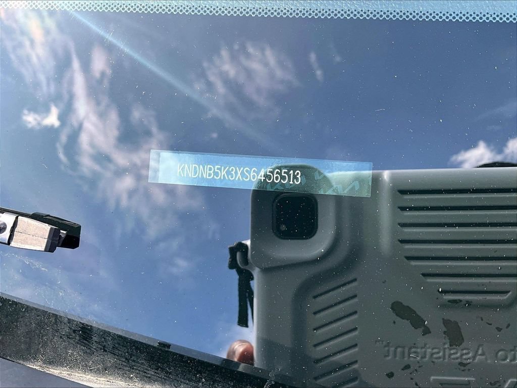 Used 2025 Kia Carnival FWD image 37