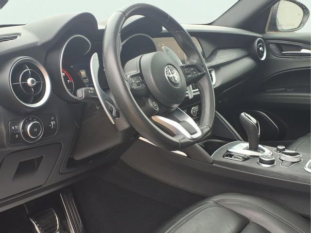 Used 2023 Alfa Romeo Stelvio Sprint image 6