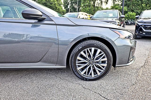 Used 2025 Nissan Altima 2.5 SV image 13