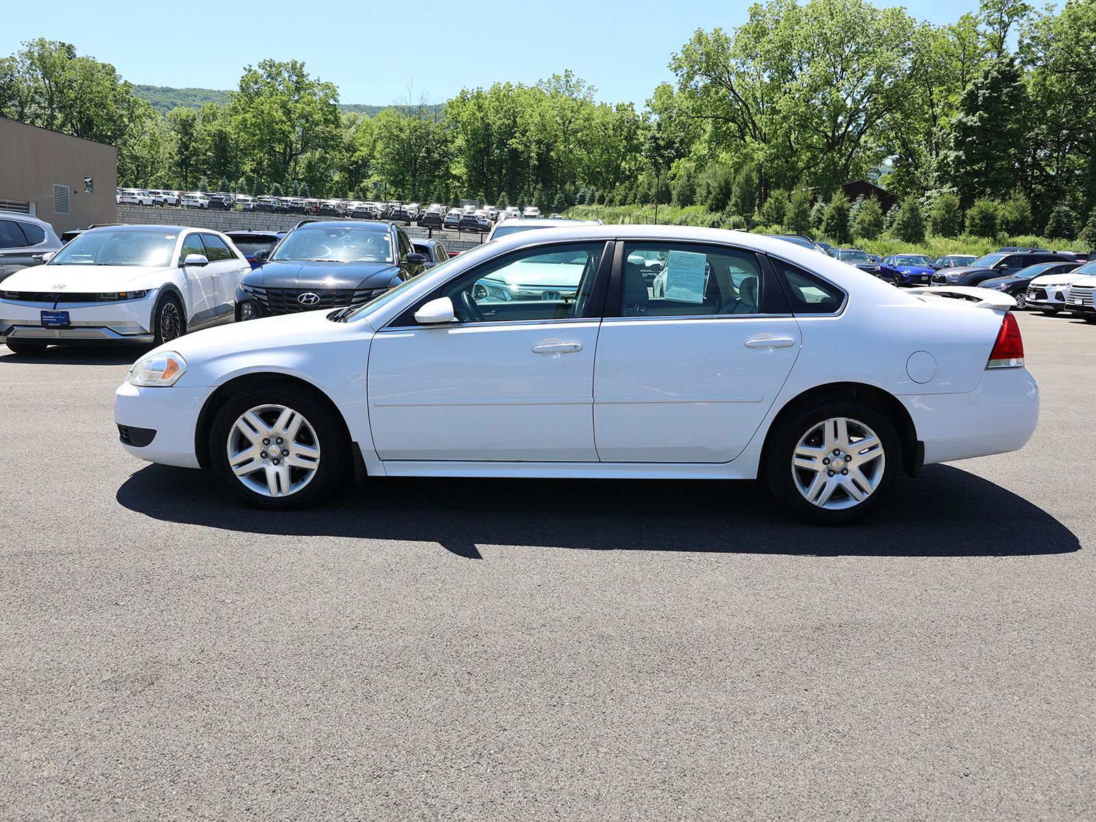 Used 2010 Chevrolet Impala LT w/ Luxury Edition Package FWD image 4