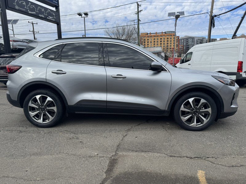 Used 2023 Ford Escape Platinum image 6