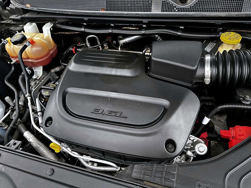 Used 2020 Chrysler Voyager Lxi image 12