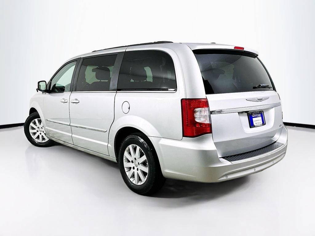 Used 2011 Chrysler Town & Country Touring-L FWD image 6