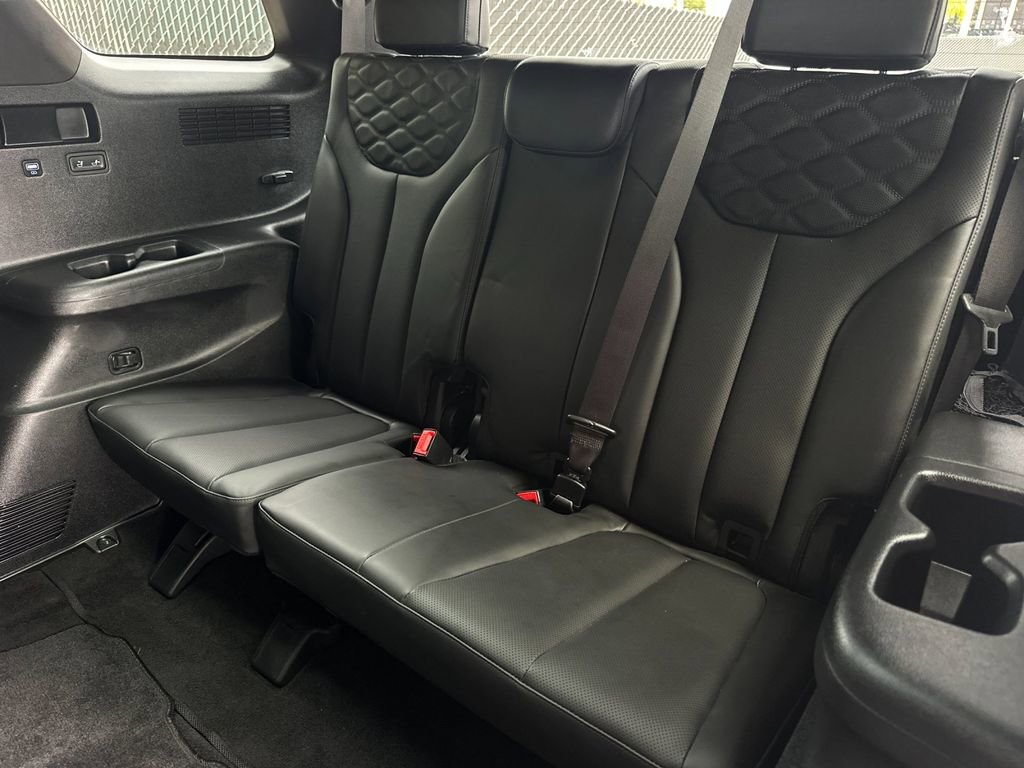 Used 2022 Hyundai Palisade Calligraphy w/ Winter Package image 15