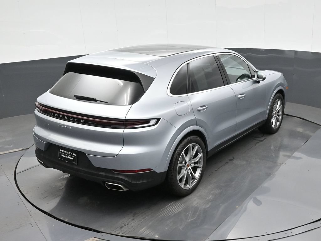 Certified 2026 Porsche Cayenne AWD/4WD image 30