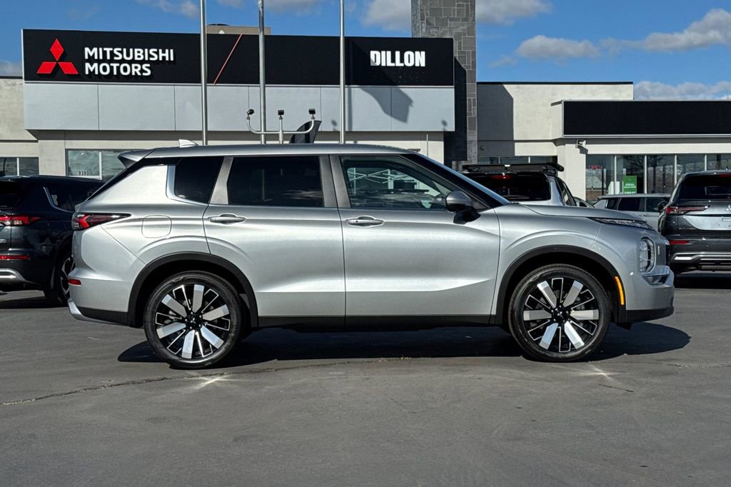 New 2026 Mitsubishi Outlander SE AWD/4WD image 3