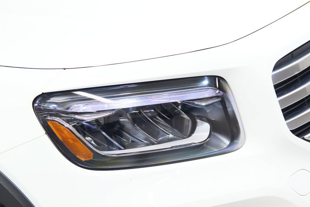 Used 2025 Mercedes-Benz GLB 250 4MATIC image 13