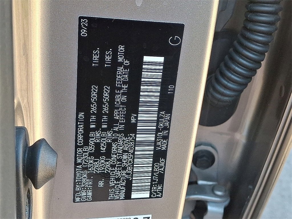 Used 2023 Lexus LX 600 4WD w/ Luxury Package image 27