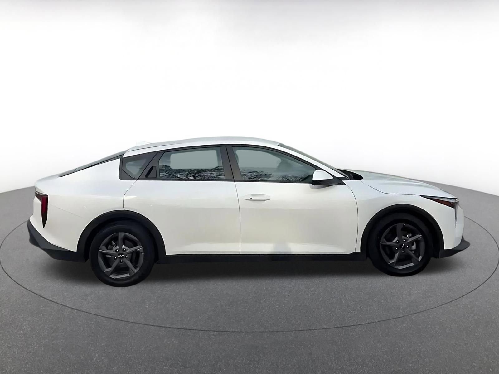 Used 2025 Kia K4 LXS image 14