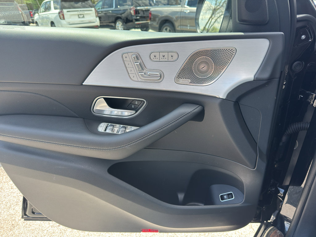 Used 2025 Mercedes-Benz GLS 450 4MATIC image 11