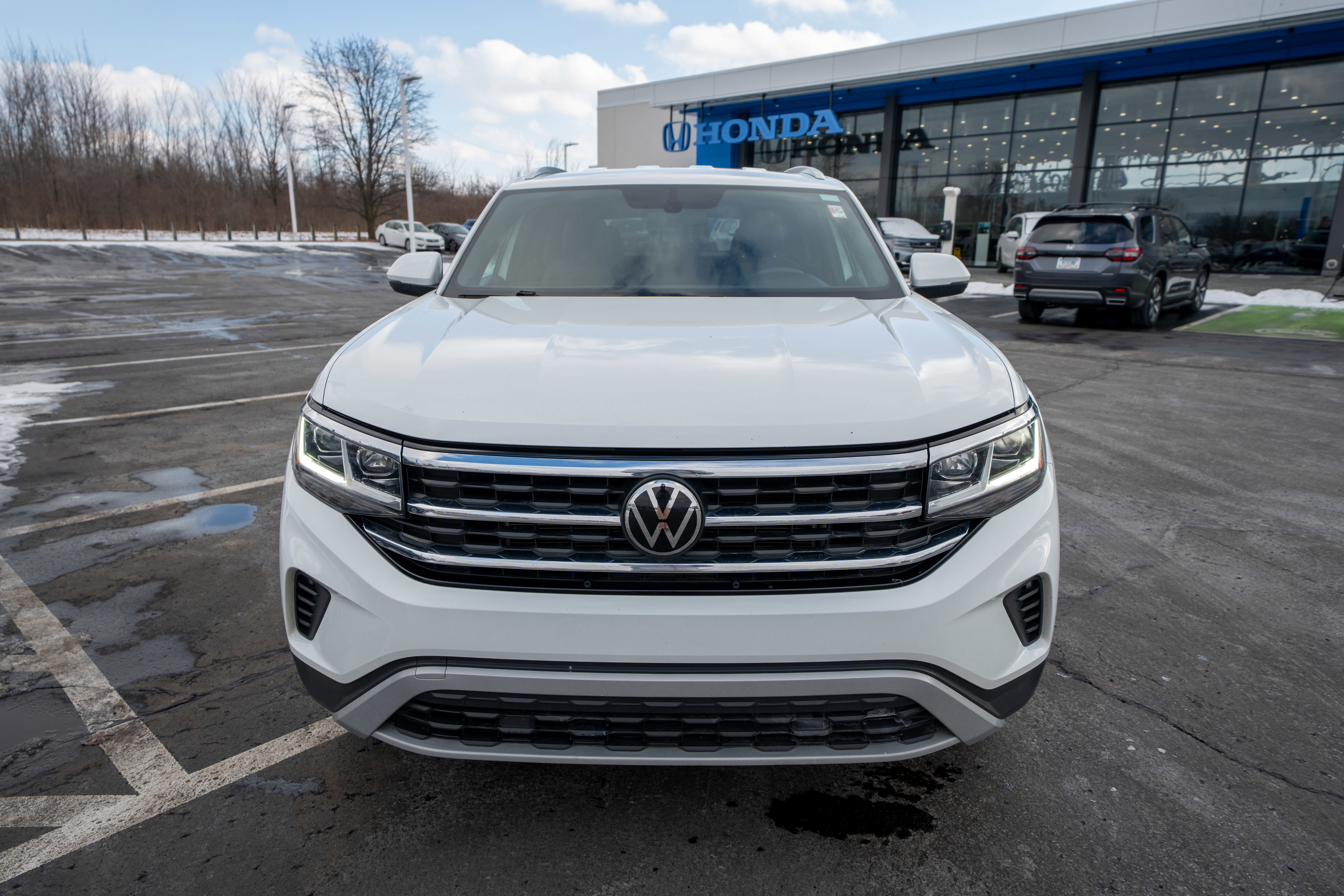 Used 2023 Volkswagen Atlas Cross Sport SE image 2