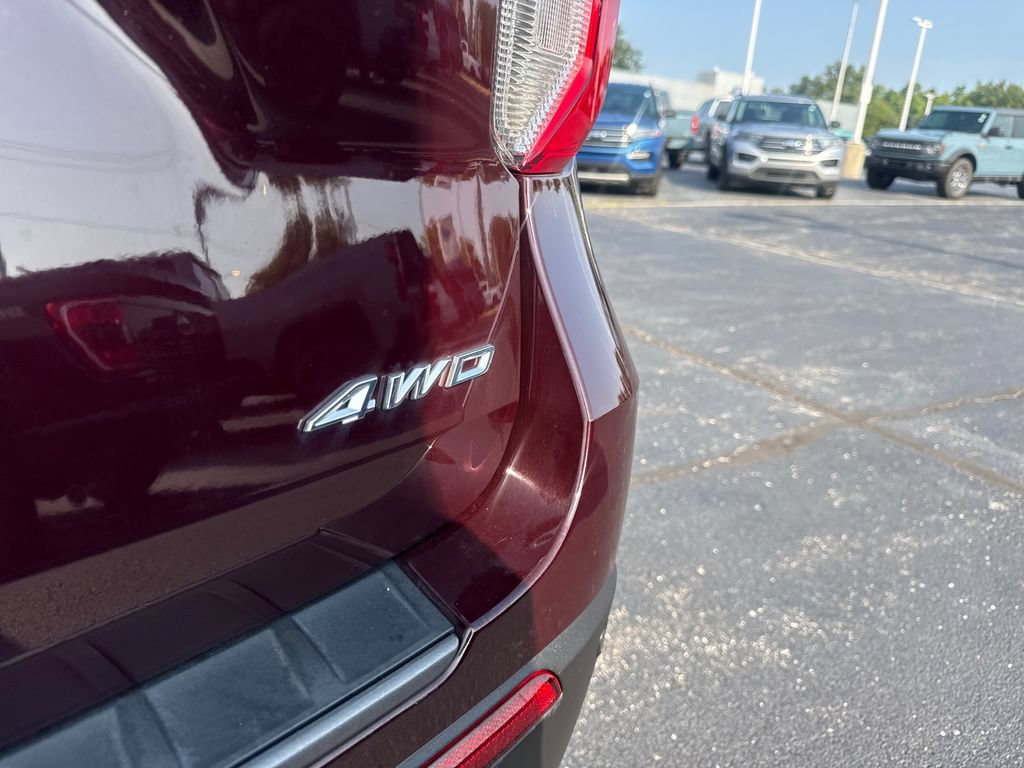 Used 2023 Ford Explorer XLT w/ Equipment Group 202A AWD/4WD image 14