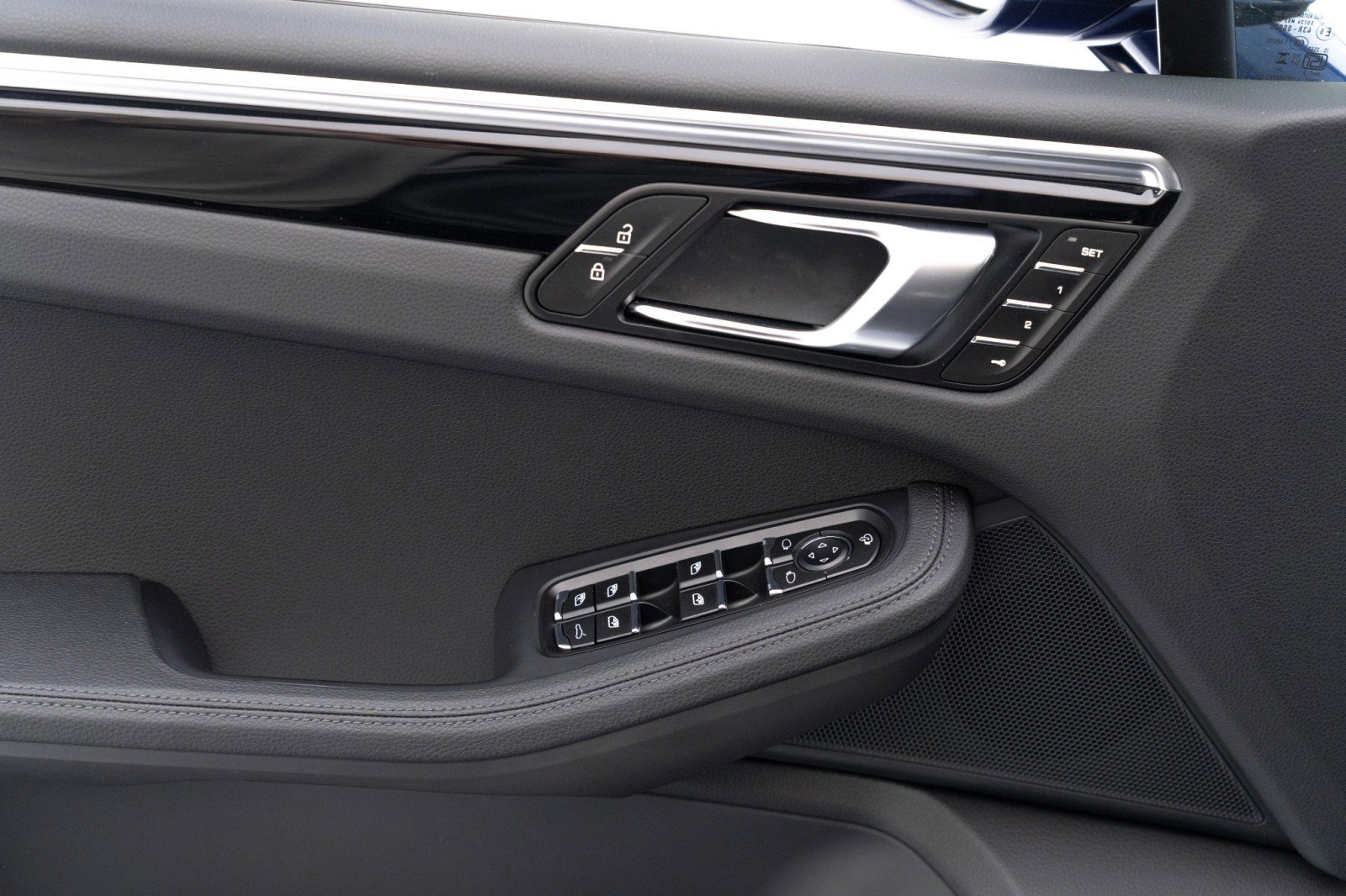 Certified 2025 Porsche Macan image 19