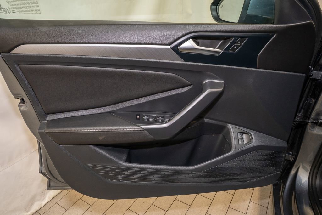 Used 2024 Volkswagen Jetta SE image 11