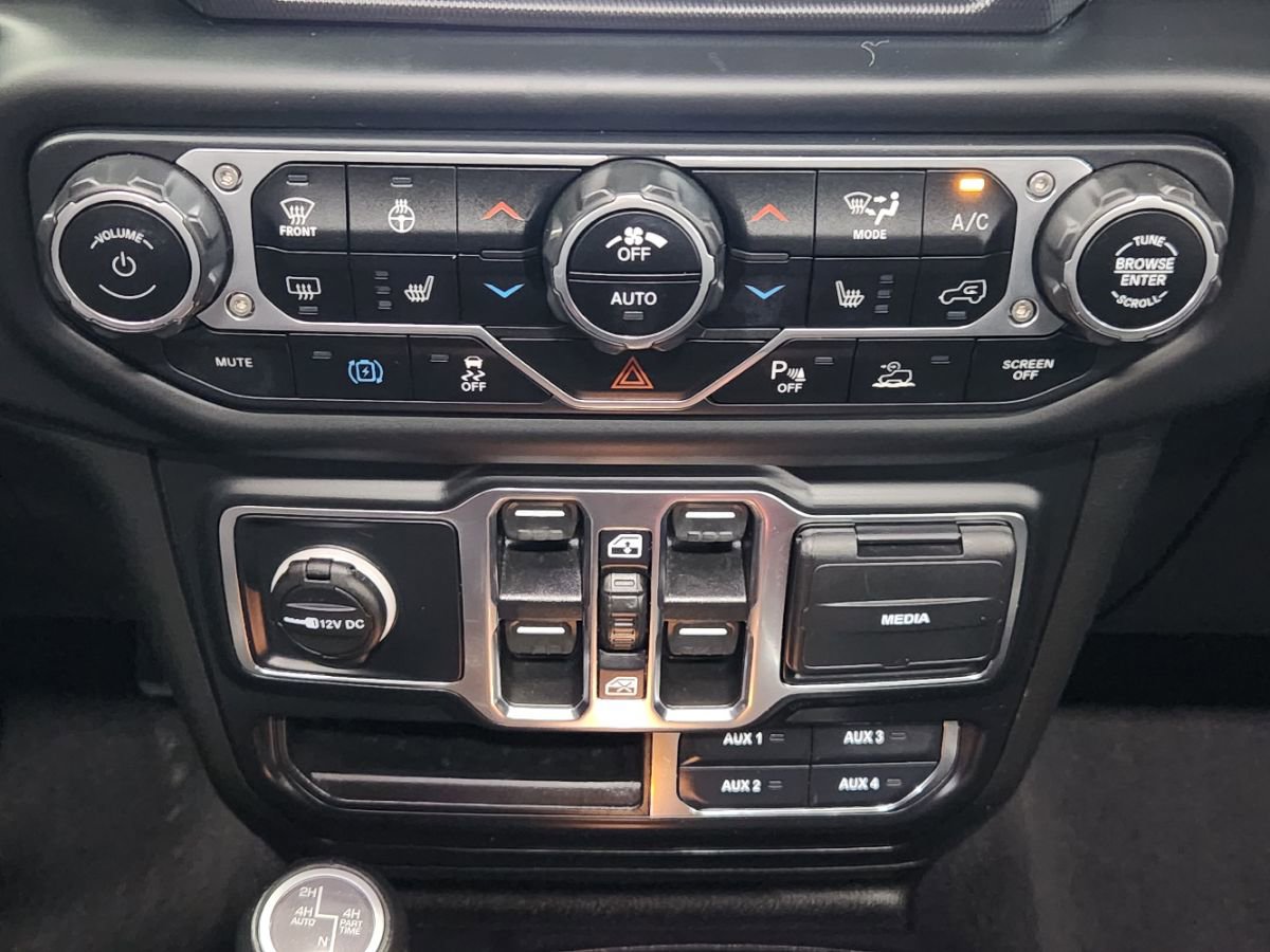 Used 2021 Jeep Wrangler Unlimited Sahara AWD/4WD image 35