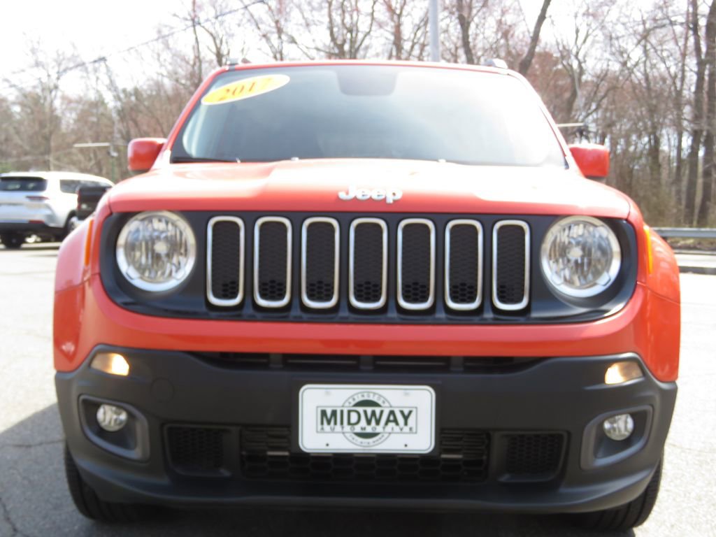 Used 2017 Jeep Renegade Latitude w/ Popular Equipment Group image 2