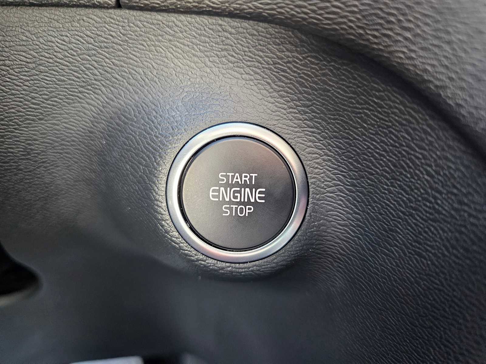 Certified 2025 Volvo XC40 B5 Plus w/ Climate Package image 34