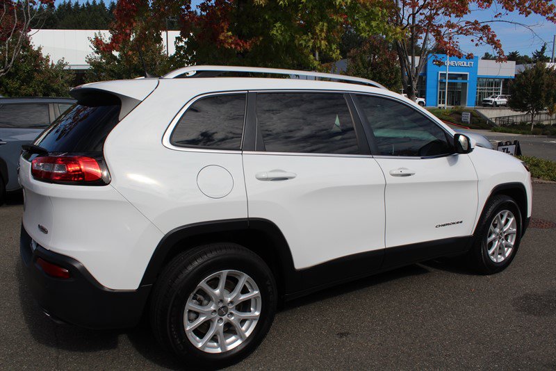 Used 2017 Jeep Cherokee Latitude w/ Comfort/Convenience Group AWD/4WD image 5