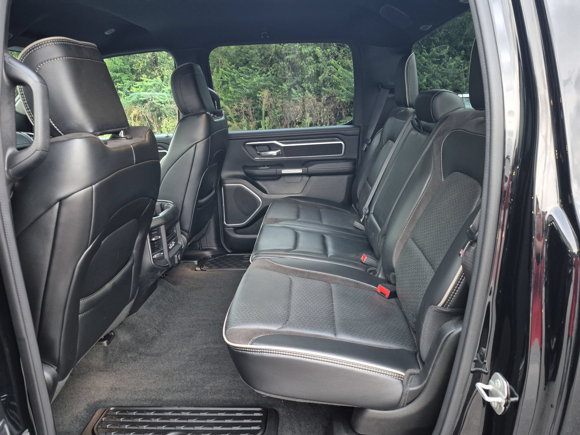 Used 2023 RAM 1500 Laramie AWD/4WD image 27