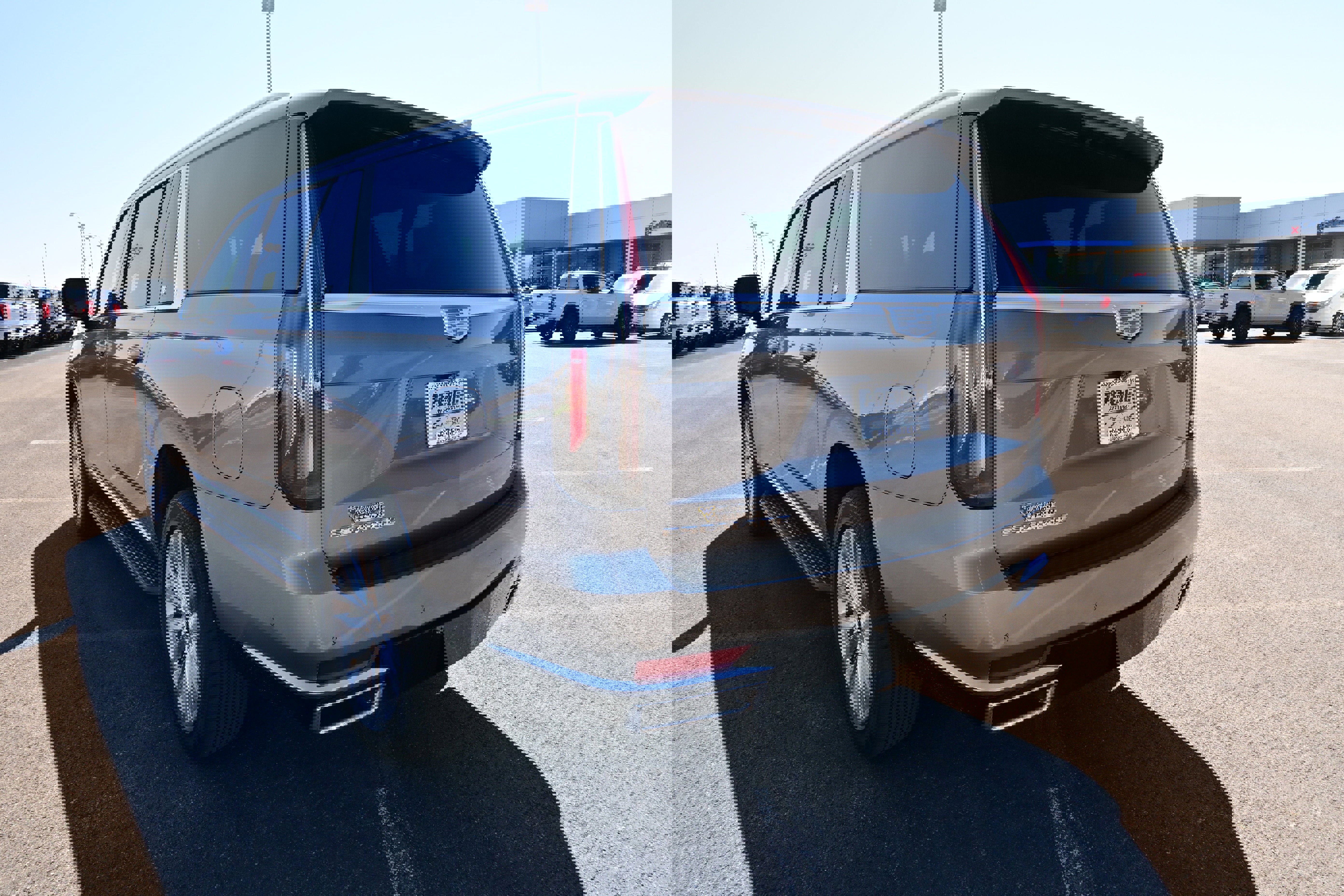 Used 2021 Cadillac Escalade ESV Premium Luxury w/ LPO, Illumination Package image 8