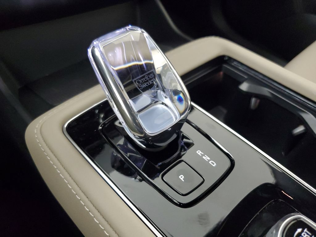 New 2026 Volvo XC90 B6 Plus w/ Protection Package Premier AWD/4WD image 32