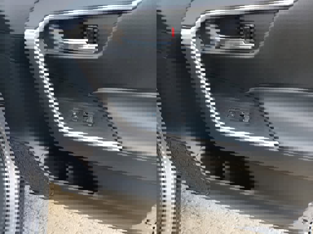 Used 2022 Toyota RAV4 XLE w/ Convenience Package image 28