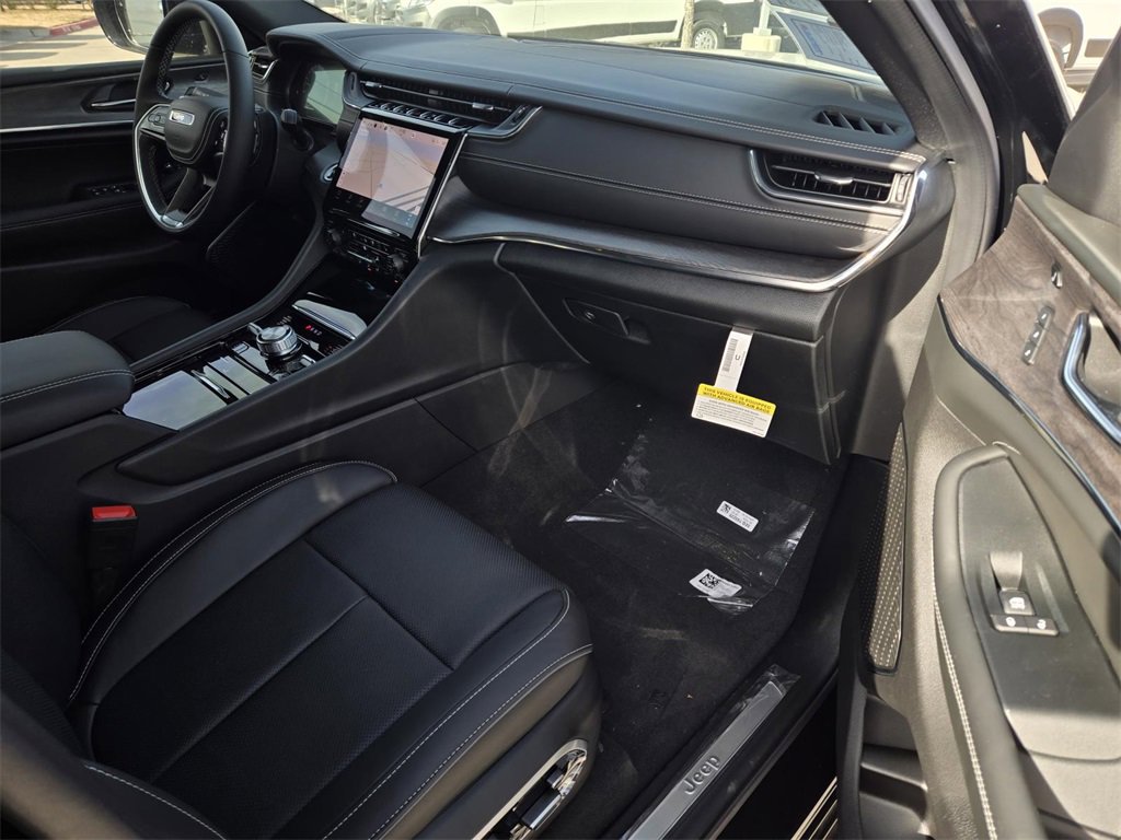 New 2025 Jeep Grand Cherokee Overland w/ Luxury Tech Group IV image 8