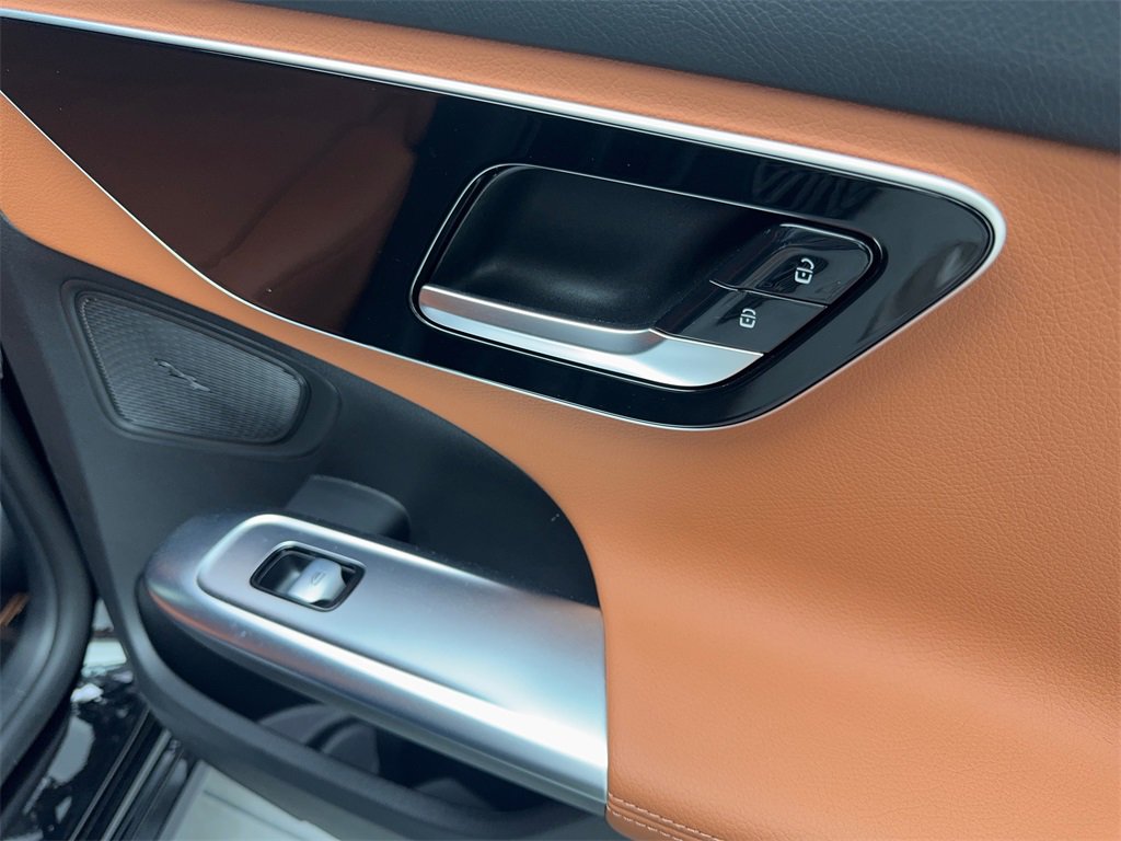 Used 2025 Mercedes-Benz C 300 Sedan image 41