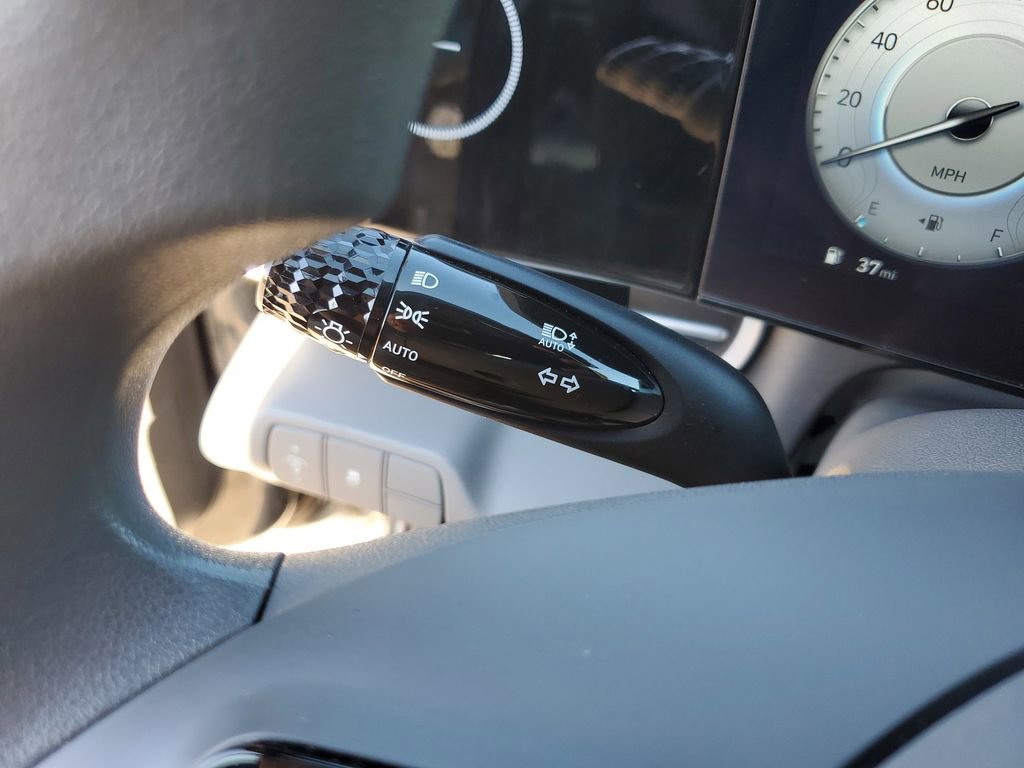 Used 2024 Hyundai Elantra SEL FWD image 23