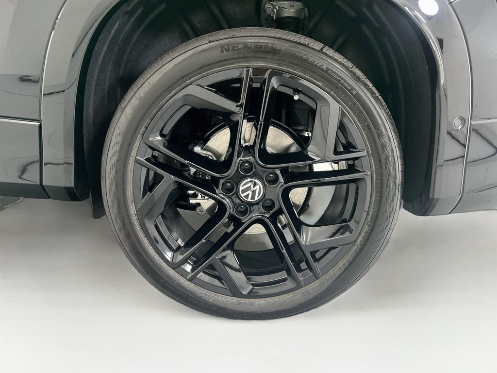 New 2026 Volkswagen Tiguan SE R-Line FWD image 29