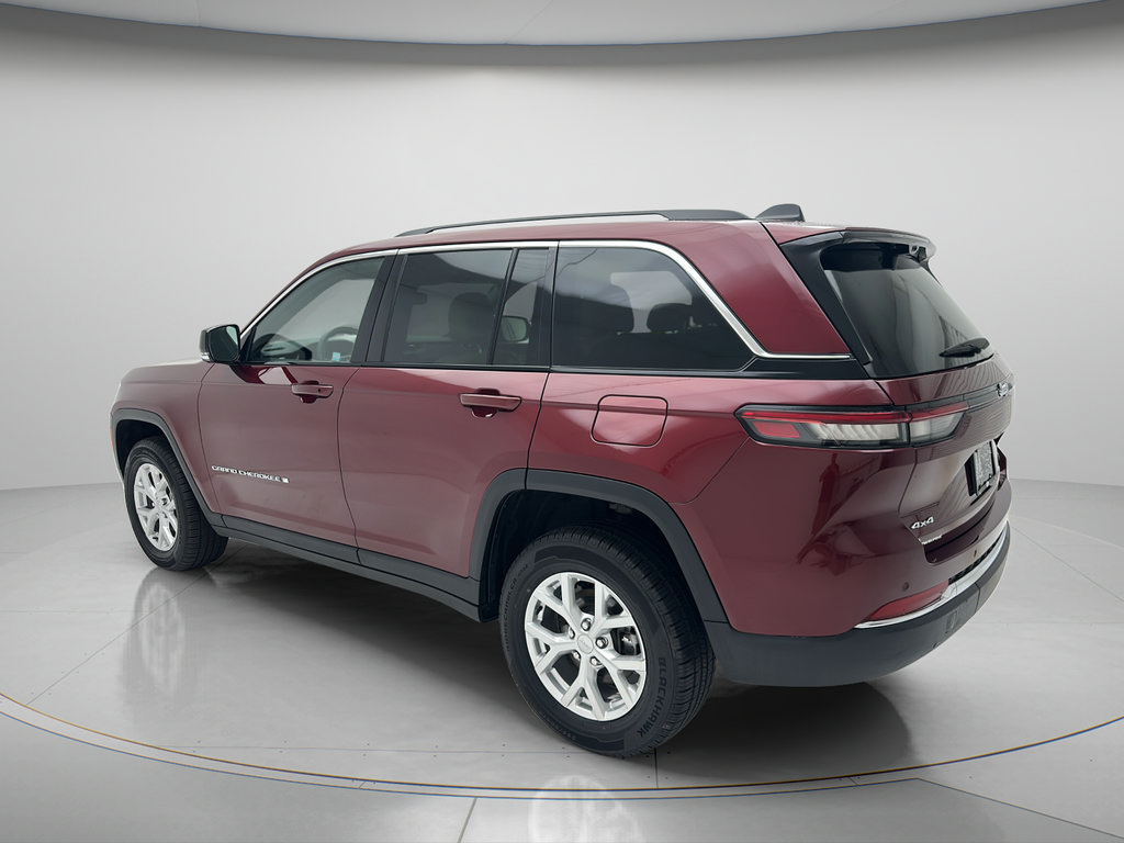 Used 2023 Jeep Grand Cherokee Limited w/ Luxury Tech Group II AWD/4WD image 7