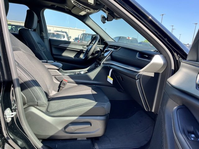 New 2025 Jeep Grand Cherokee Laredo X w/ Luxury Tech Group I image 22