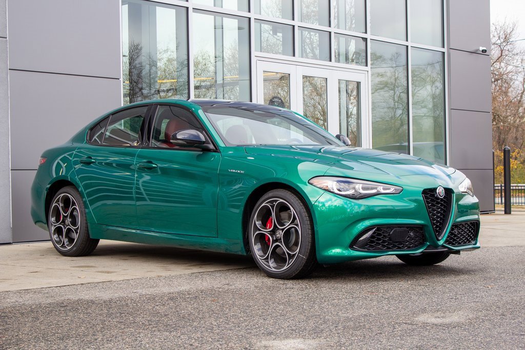 New 2025 Alfa Romeo Giulia AWD image 3
