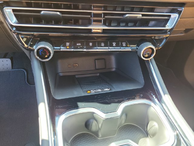 New 2027 Chevrolet Traverse Z71 w/ Enhanced Driving Package AWD/4WD image 34