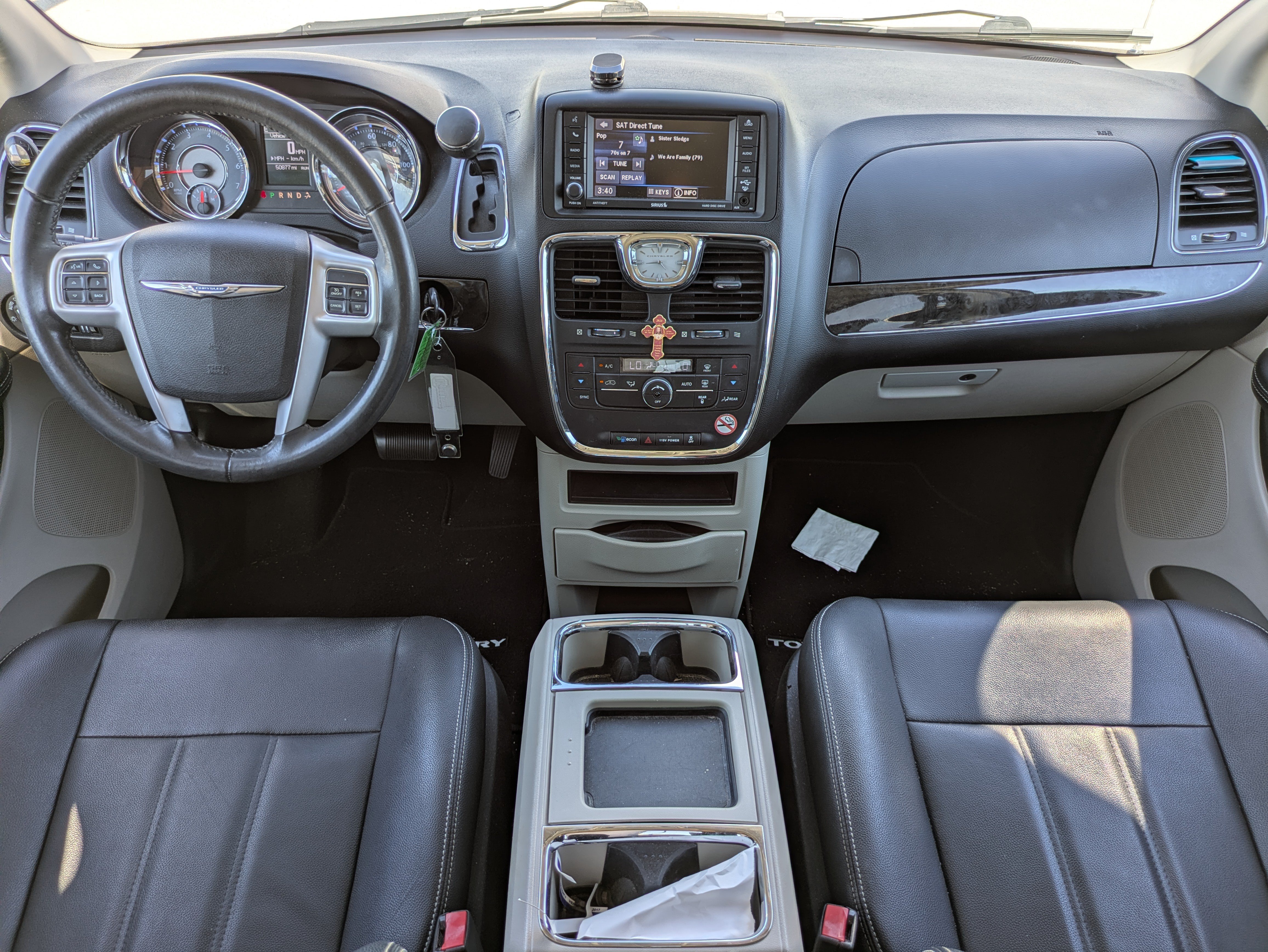 Used 2016 Chrysler Town & Country Touring FWD image 15