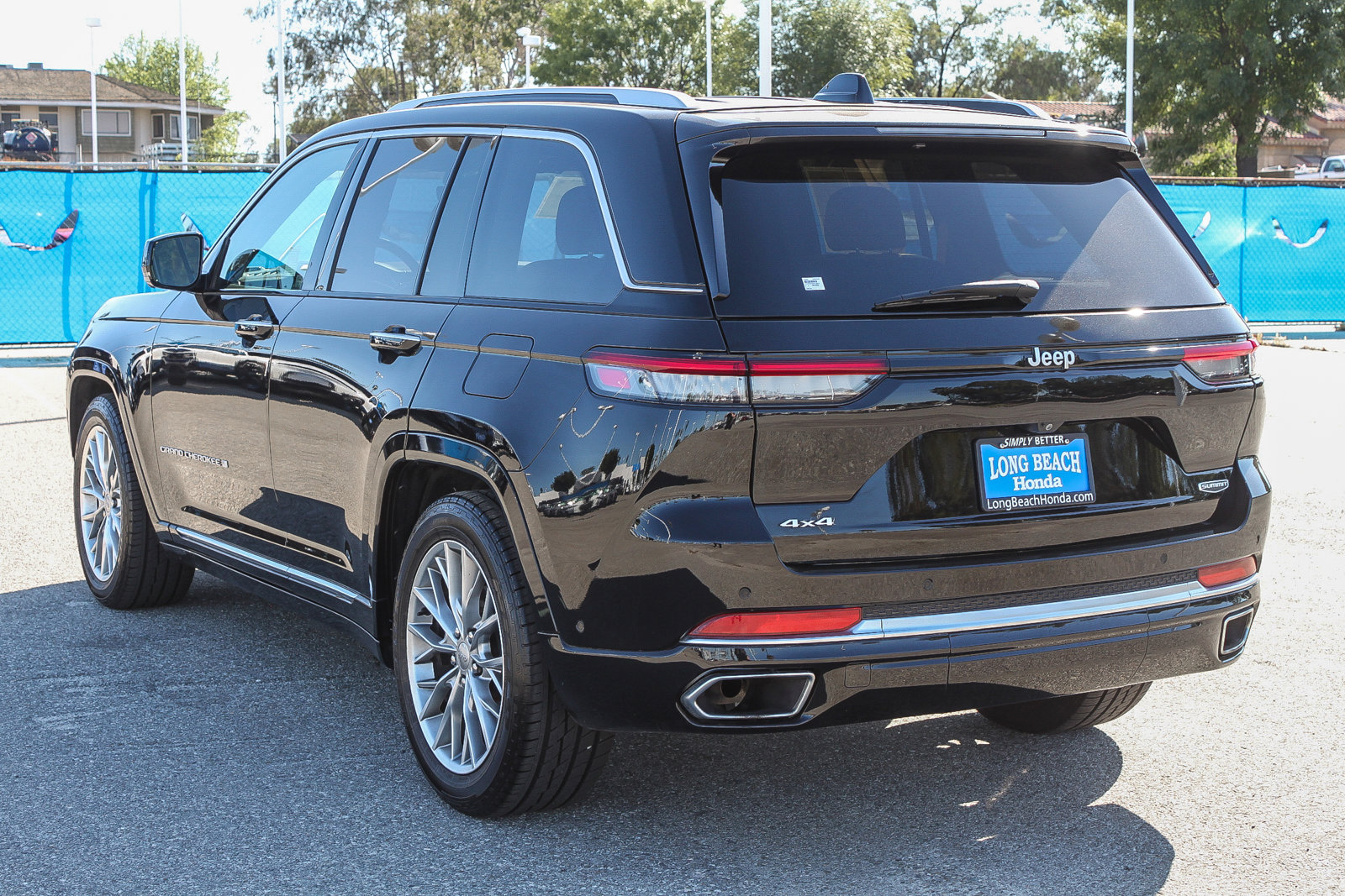 Used 2023 Jeep Grand Cherokee Summit w/ Luxury Tech Group V image 7