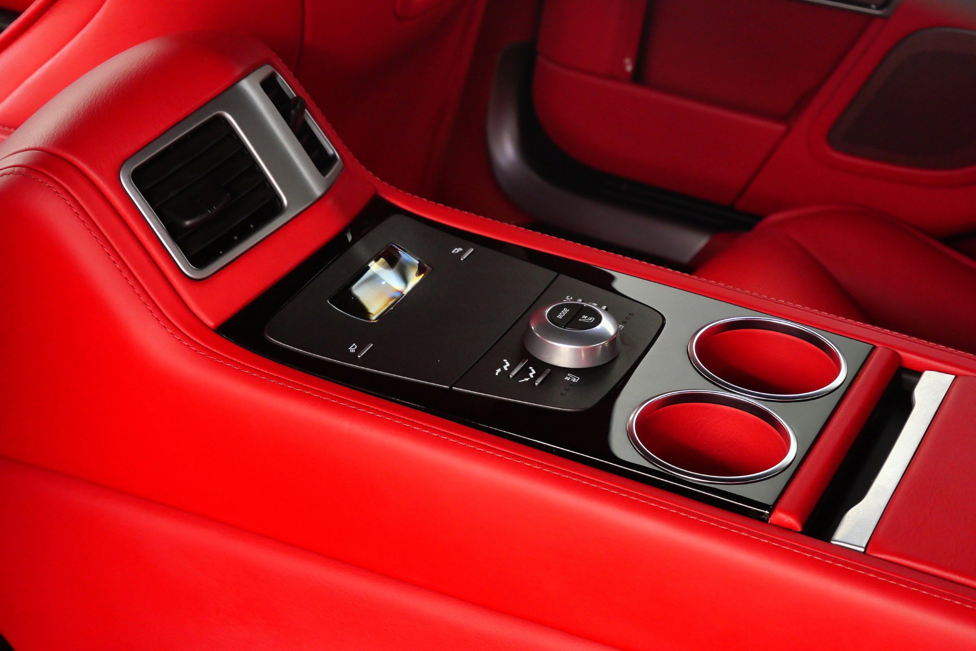 Used 2014 Aston Martin Rapide S image 31