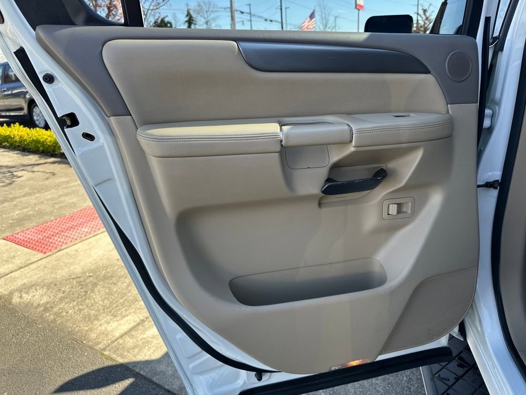 Used 2011 Nissan Armada SV image 13