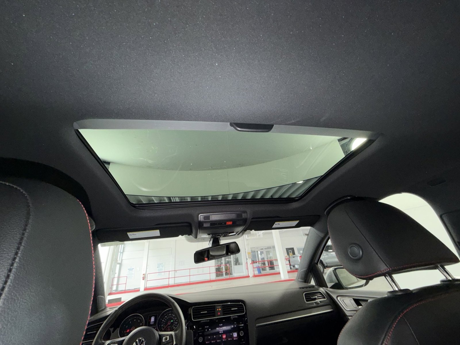 Used 2019 Volkswagen GTI SE image 23