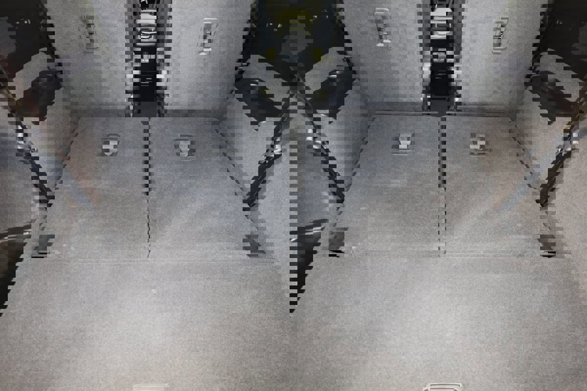 Used 2025 Cadillac XT6 Premium Luxury image 19