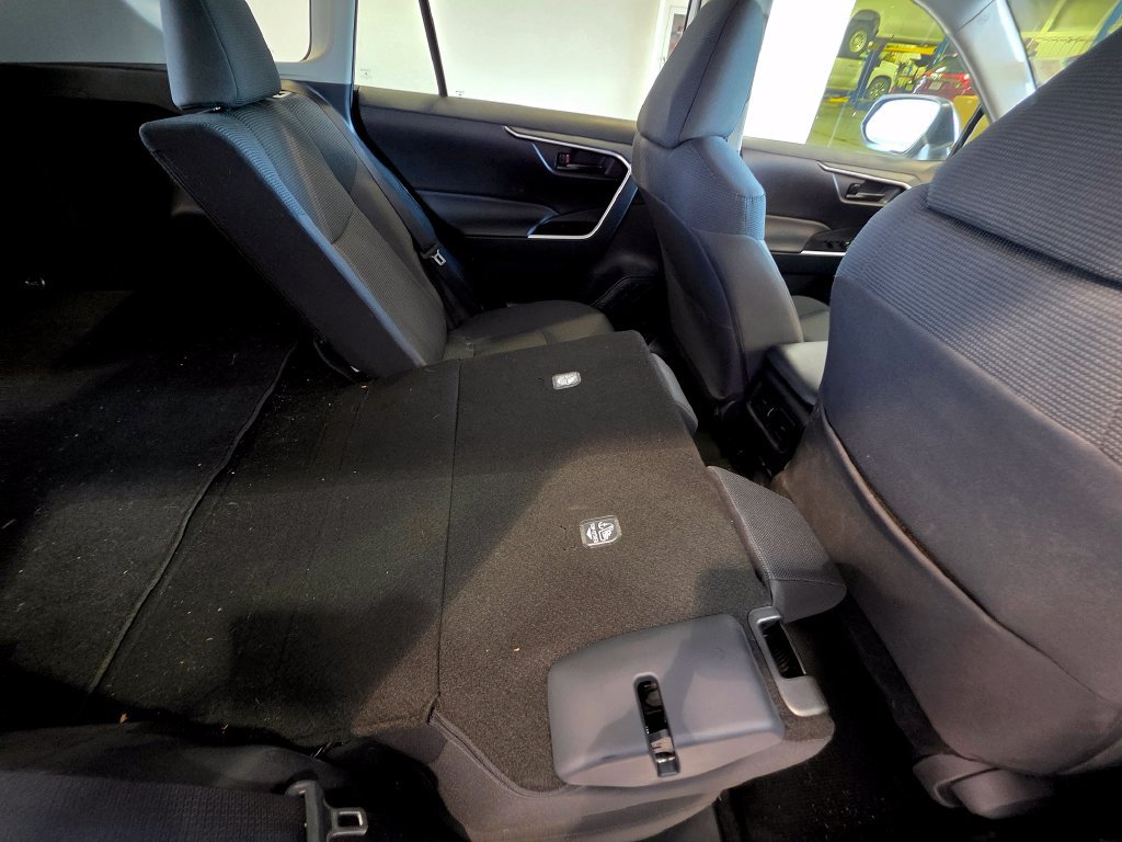 Used 2025 Toyota RAV4 LE AWD/4WD image 33